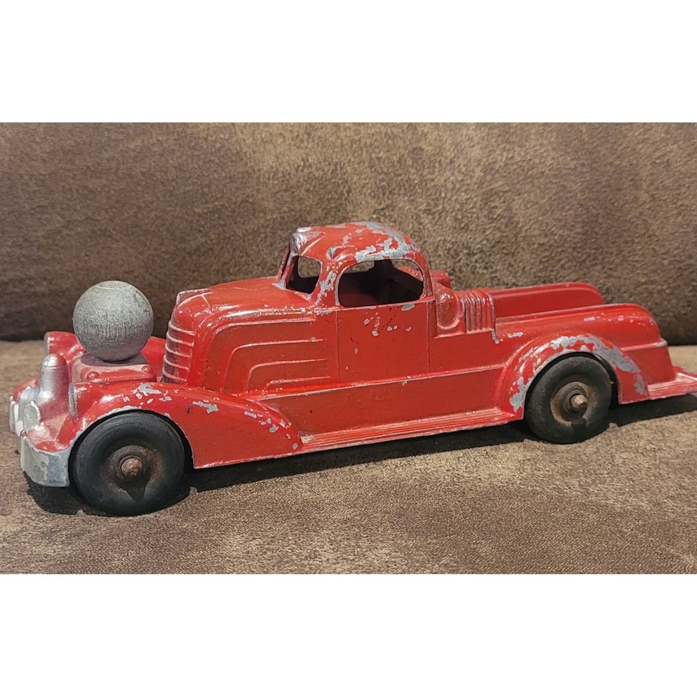 Vintage Hubley Kiddie Toy, diecast model firetruck, fire engine.